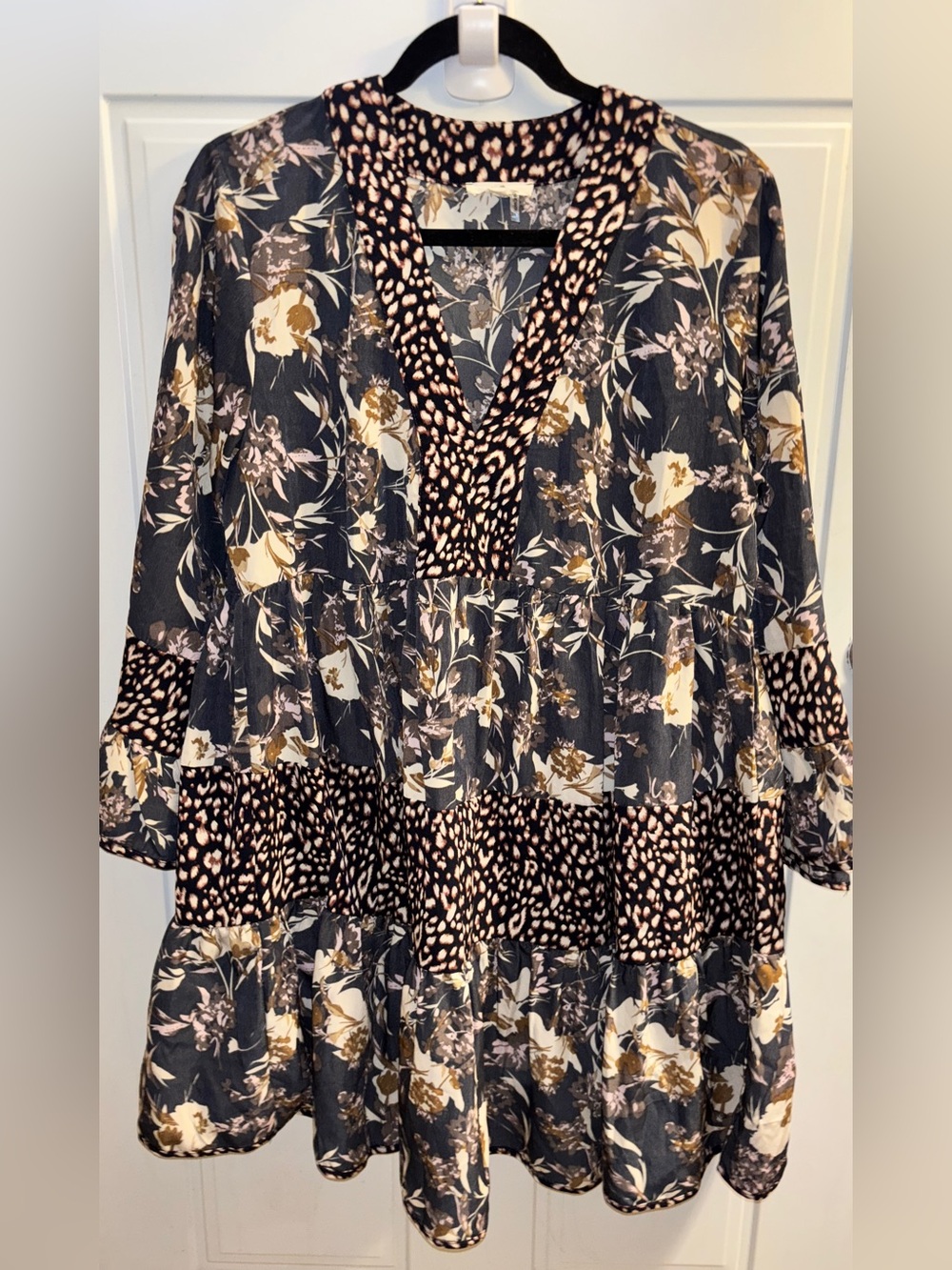 entro Large Black Floral Boho babydoll Mini Dress w/flared sleeves-PTP 21